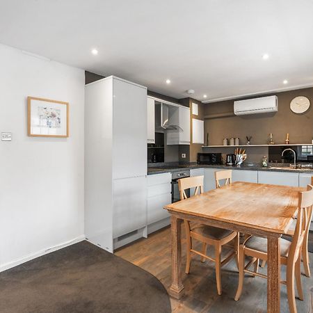 Queens Place - 1 Bedroom Apartment Брайтонн Номер фото