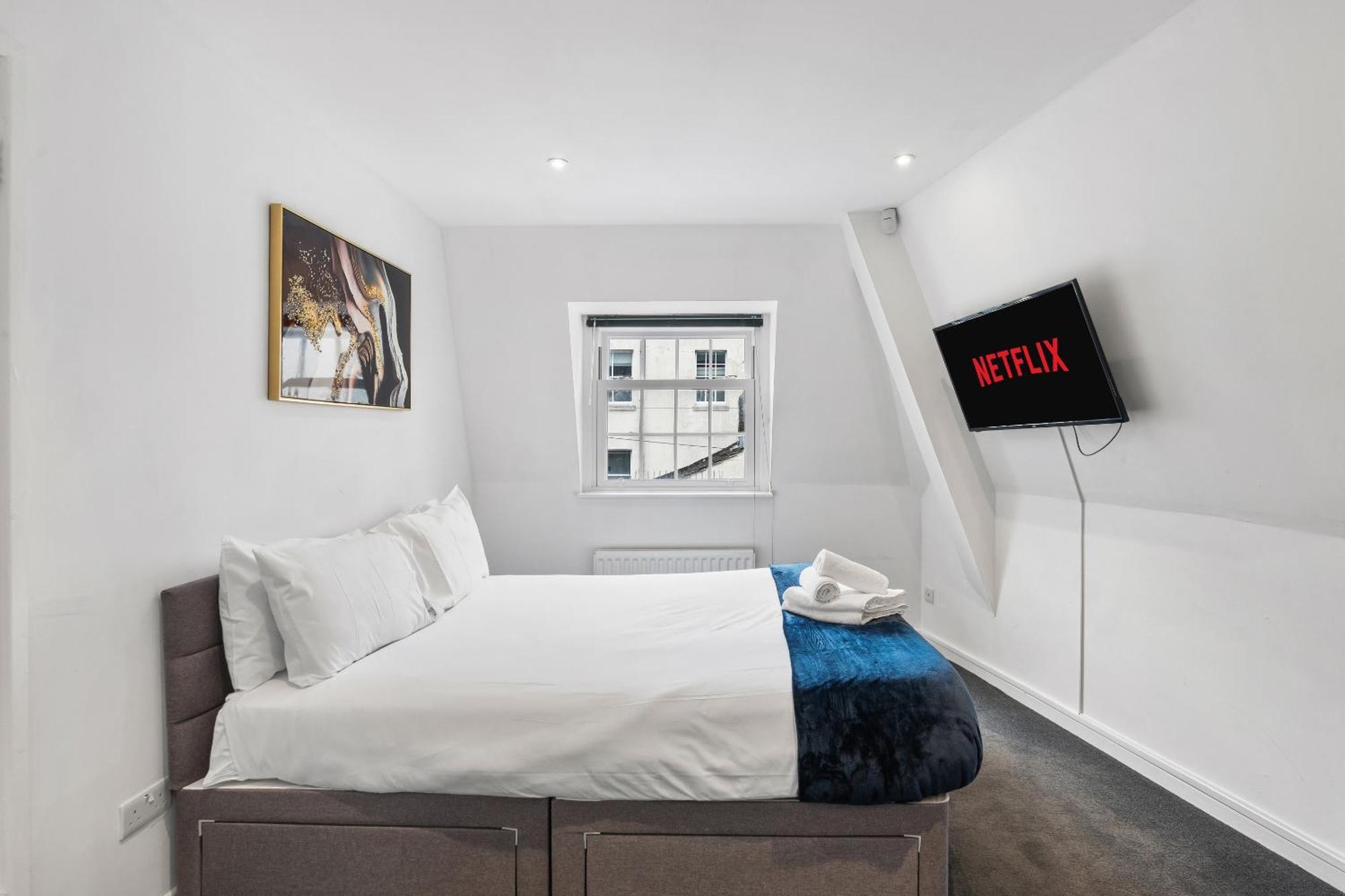 Queens Place - 1 Bedroom Apartment Брайтонн Номер фото