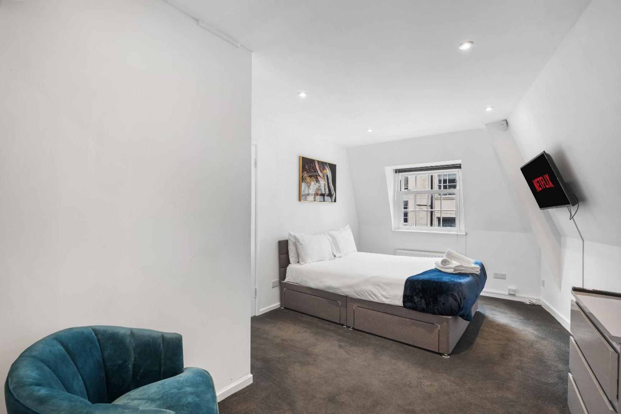 Queens Place - 1 Bedroom Apartment Брайтонн Номер фото